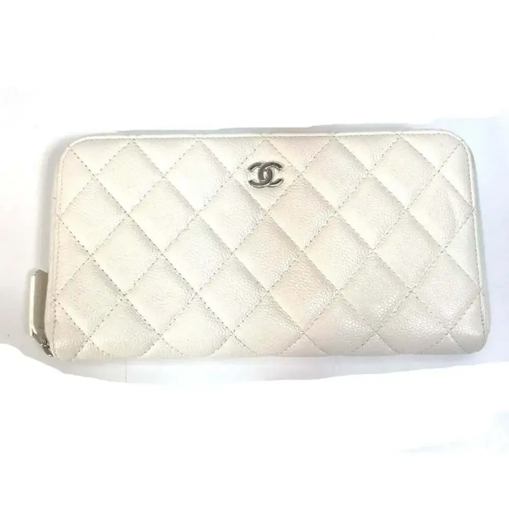 CHANEL White Caviar Leather Logo Wallet